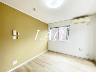 【居間・リビング】 | シャンテ西新井本町 | 洋室のお部屋です。