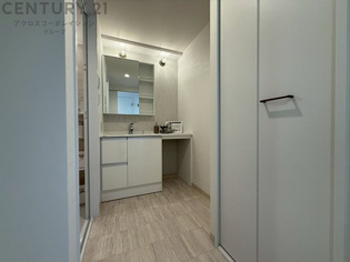 衣服の収納や脱ぎ着や整理整頓がしやすく、湿った衣類を乾燥させるスペースがありカビや臭いの発生を防ぎます。床の汚れを他の部屋に持ち込まず清潔を保つことができます。また快適な入浴環境の整備にも役立ちます。