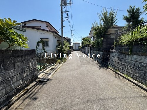 【前面道路含む現地写真】 | 【仲介手数料０円】伊勢原市高森台3期　新築一戸建て　1号棟　全2棟 | 伊勢原市高森台3期　新築一戸建て　全2棟