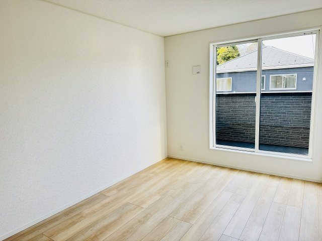 八王子市　元八王子町　新築一戸建て　４６期の寝室|～2階8.0帖の主寝室　ベッドなど大型家具のレイアウトもしやすい広さです～