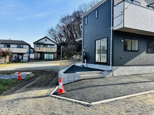 八王子市　元八王子町　新築一戸建て　４６期の駐車場|～2台駐車可能カースペース～