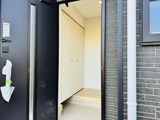 八王子市　元八王子町　新築一戸建て　４６期の玄関|～玄関は安心のWロックキーを採用～