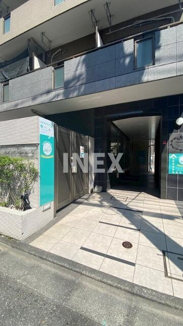 川崎市川崎区日進町の賃貸マンションのエントランス