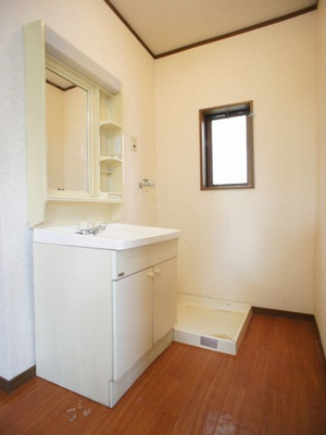 【洗面所】 | コスモハイツ | 洗面化粧台と洗濯機置き場があります♪