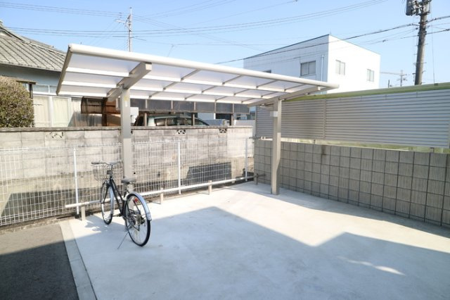 サニーコート加佐弐番館の駐車場