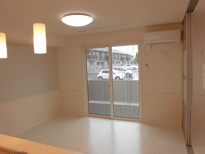 サニーコート加佐弐番館の居間・リビング