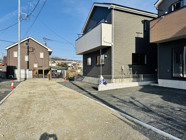 八王子市　元八王子町　新築一戸建て　４６期の前面道路含む現地写真|～南側4ｍ道路に面しています～