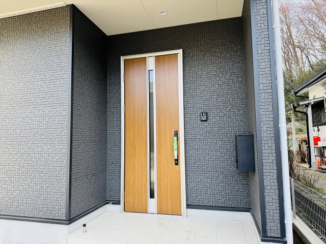 八王子市　元八王子町　新築一戸建て　４６期の玄関|～玄関は安心のWロックキーを採用～