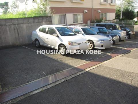 フレグランス南落合Ⅲの駐車場