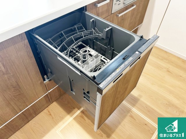 堺市中区八田南之町　第1期　新築一戸建ての設備|食事後の一仕事、食器洗いをボタン一つでお任せできちゃいます！場所を取らないビルトイン式なので、お料理スペースもしっかり確保！