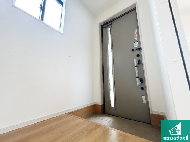 堺市中区八田南之町　第1期　新築一戸建ての玄関|明るく開放感のある玄関！