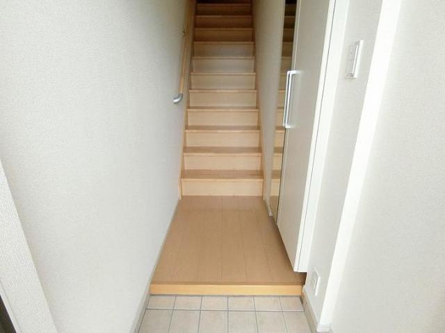 シャングリラ・イーストの玄関