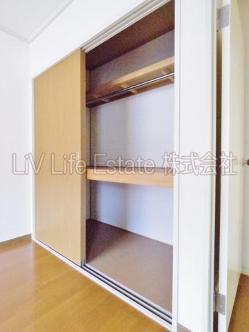 小平市鈴木町２丁目のアパートの収納