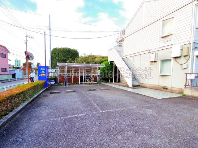小平市鈴木町２丁目のアパートの駐車場