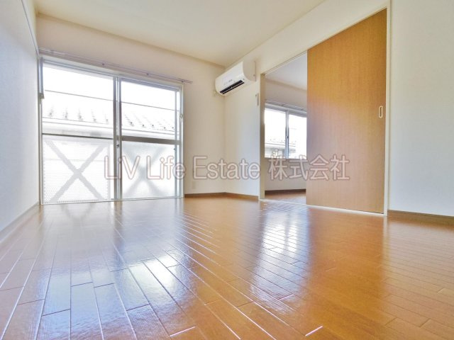 小平市鈴木町２丁目のアパートの居間・リビング