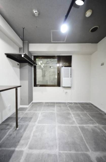 ウエストインパート１８の居間・リビング