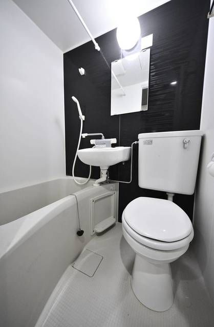 ウエストインパート１８の浴室