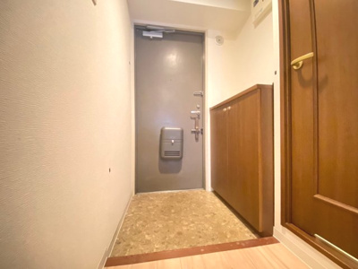 【玄関】 | レスカーラ緑地公園