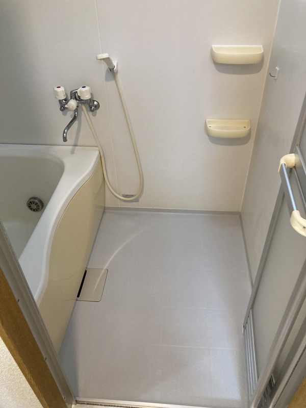 アルカサル御苑の浴室|追い焚き機能付き