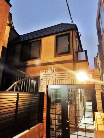 新宿区西早稲田２丁目のアパート