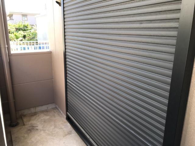 クレアのバルコニー|シャッター