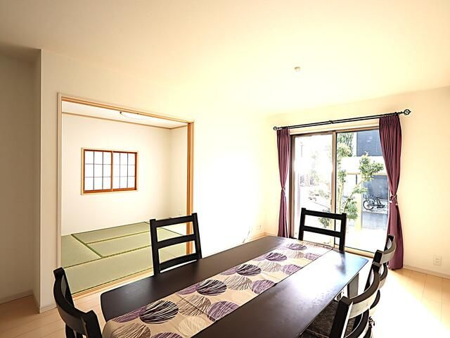 府中市清水が丘３丁目の中古一戸建の居間・リビング