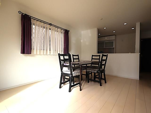 府中市清水が丘３丁目の中古一戸建の居間・リビング