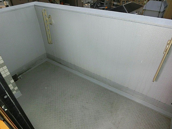 エスリード新神戸のバルコニー