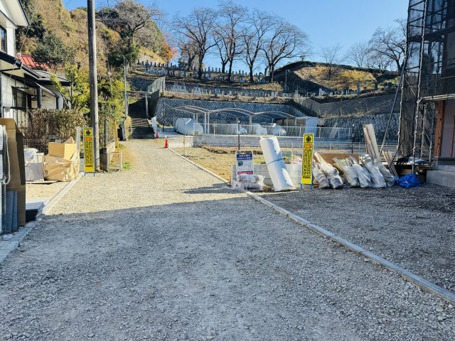 八王子市　元八王子町　新築一戸建て　４６期の前面道路含む現地写真|～北側4ｍ道路に面しています～