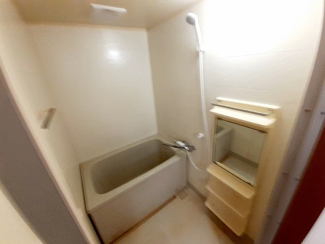 フル・クレインの浴室|日々の疲れを癒すお風呂付です