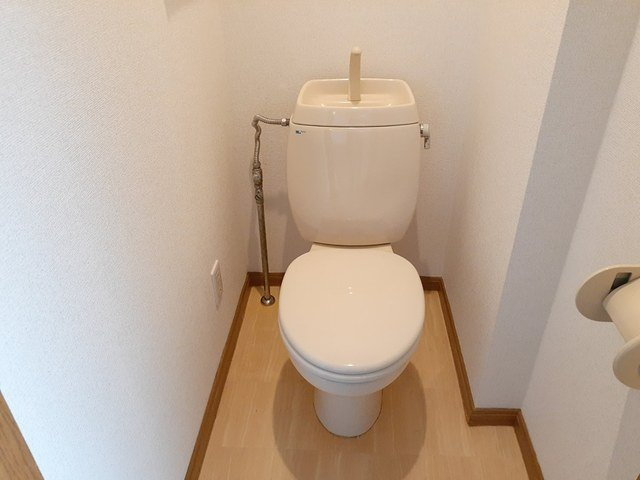 フル・クレインのトイレ|落ち着いた色調のトイレです