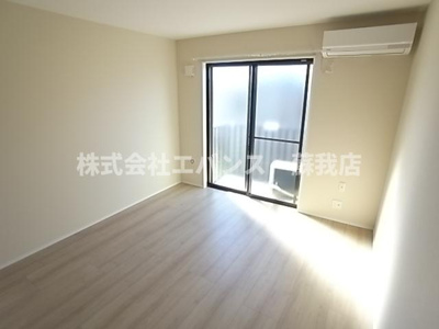 【居間・リビング】 | 仮称）大森町No2共同住宅 | 同型のお部屋になります。