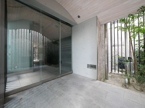 弥富通ライズのエントランス