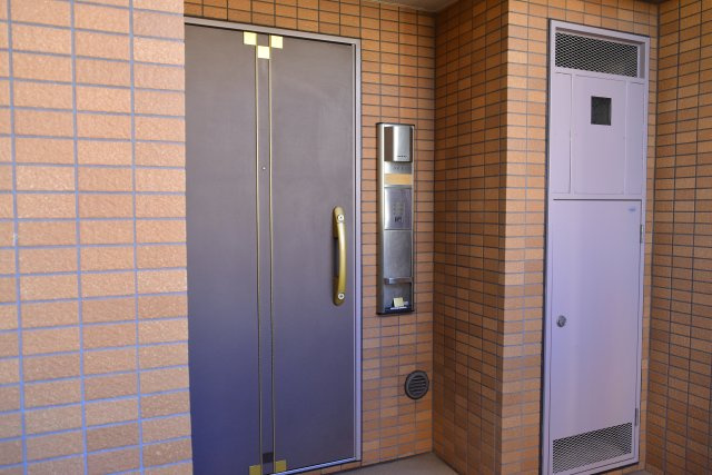 立川市錦町１丁目の中古マンションの玄関