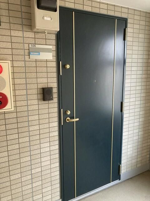 カリスヤマガの玄関