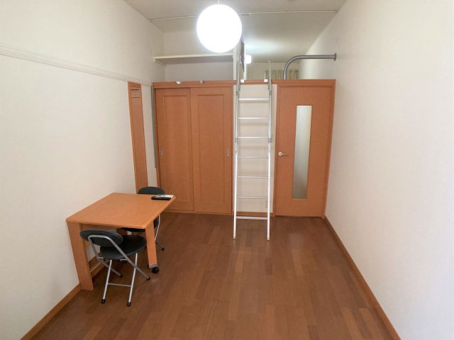 【居間・リビング】 | 設備・仕様は号室により異なる為、現況を優先致します。