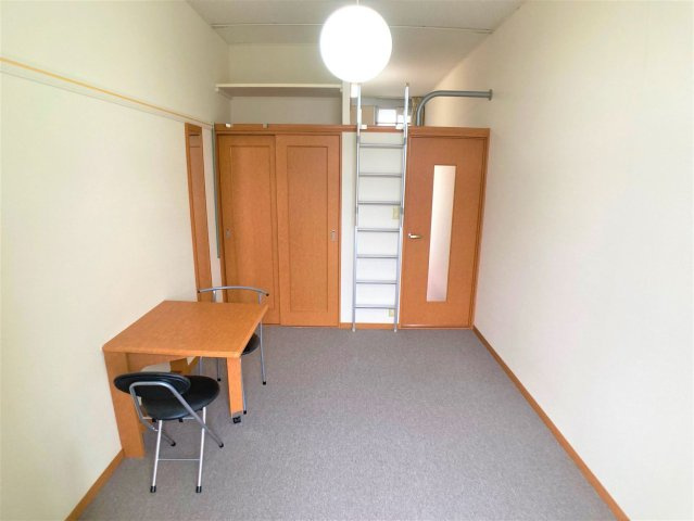 【居間・リビング】 | 設備・仕様は号室により異なる為、現況を優先致します。