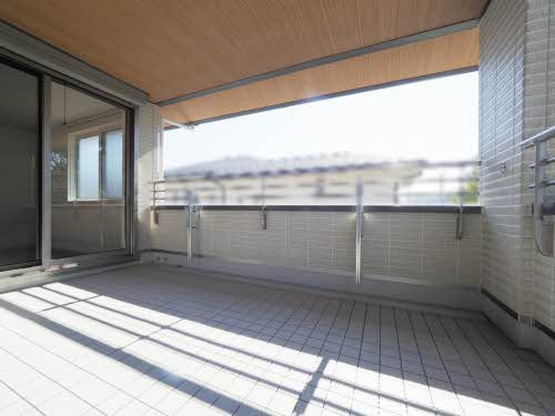 高石市羽衣２丁目のハイツのバルコニー|お庭も活用できます