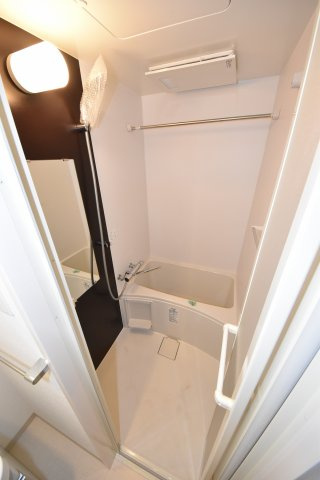 フォーリアライズ大正ソーレの浴室