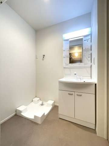 SUNRISE武里駅前の洗面所|※同タイプ・別室の写真になります。