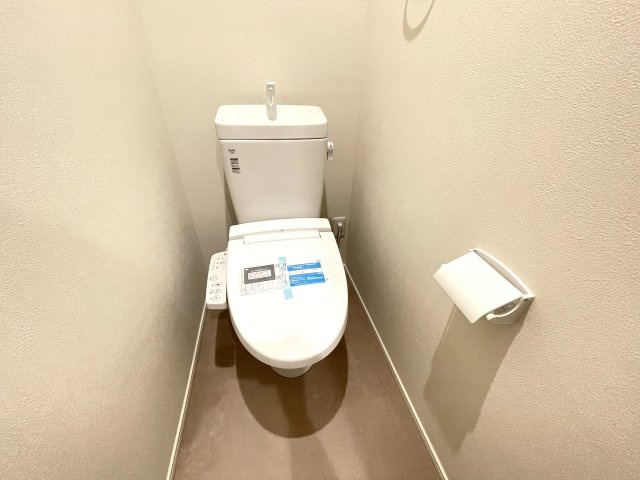 SUNRISE武里駅前のトイレ|※同タイプ・別室の写真になります。