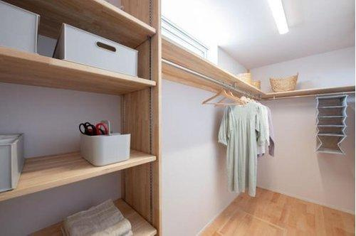 半田市山代町2丁目　全1棟の収納|大型のWIC完備☆