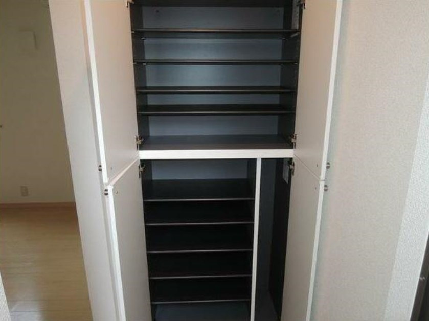 中野区中野３丁目のアパートの玄関