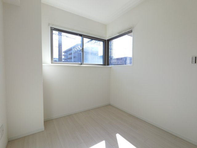 ドゥーエ妙典の洋室