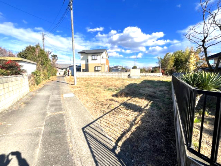 売土地　箕郷町白川の前面道路含む現地写真