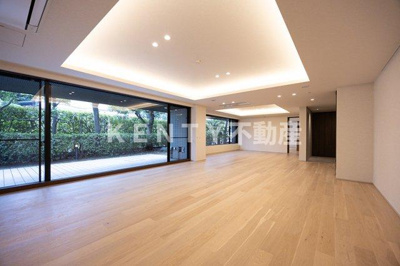 【居間・リビング】 | マリックス島津山 | こちらのリビングで趣味の時間をお楽しみください