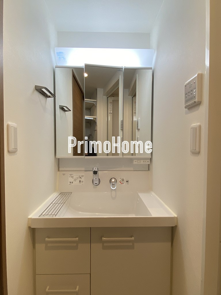 グランツルクサス神田の洗面所