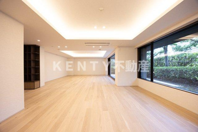 【居間・リビング】 | マリックス島津山 | ゆったりとしたリビングです