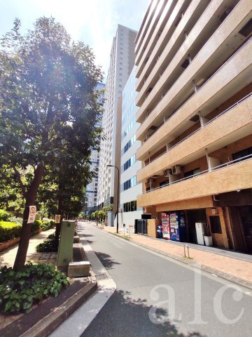 新宿区西新宿６丁目の賃貸マンションのその他共用部分|物件周辺も西新宿の都会的な雰囲気を味わえます。