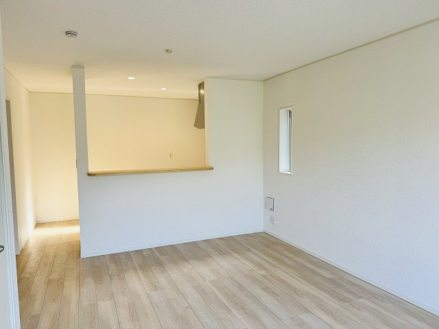 八王子市　元八王子町　新築一戸建て　４６期の居間・リビング|～15.2帖の明るいLDKで、家族団欒の時間をお過ごしいただけます～